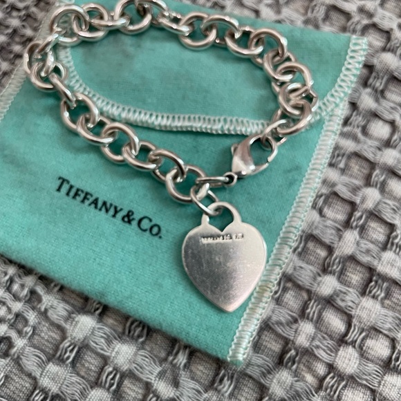 Tiffany & Co heart charm bracelet - Picture 3 of 3